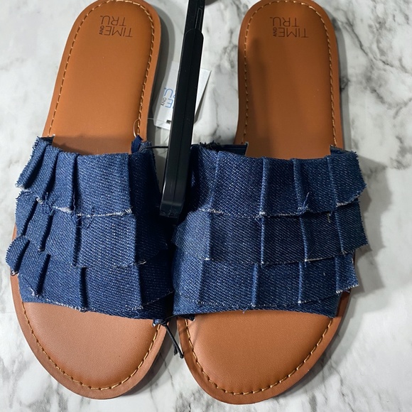SALE!! NWT blue denim slide ruffle flat sandal shoe 8 and 9 - Picture 1 of 2